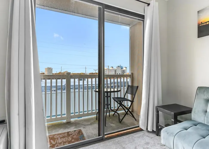 Cozy Oceanside With Pool And Free Linens Apartment *