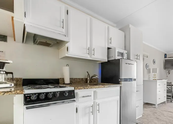 Apartment Cozy Oceanside With Pool And Free Linens