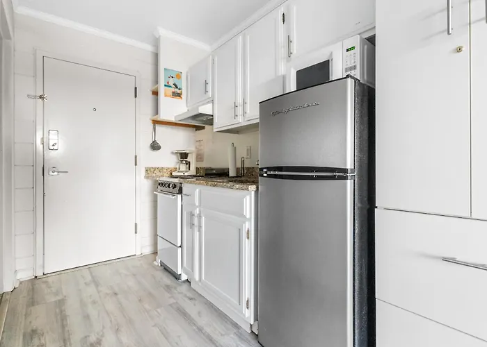 Apartment Cozy Oceanside With Pool And Free Linens
